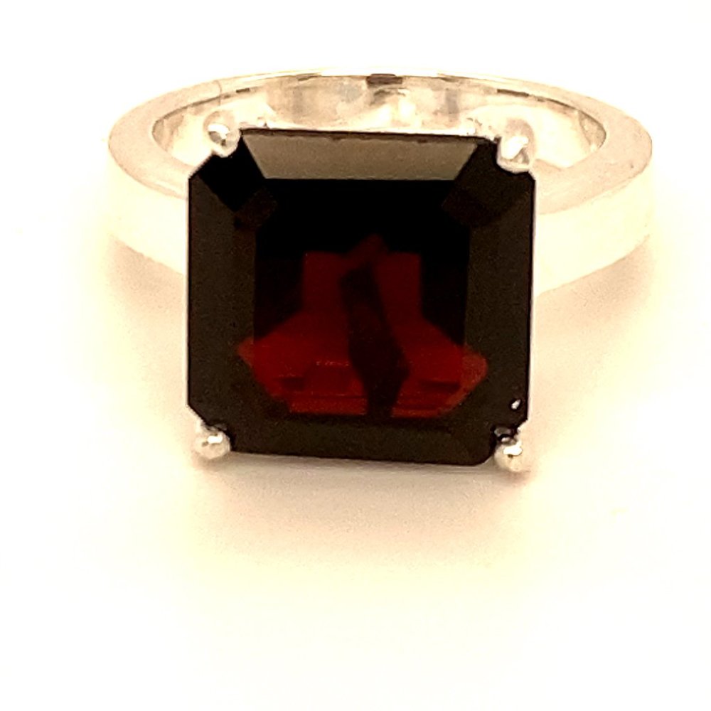 Pyrope Garnet 7.46ct Platinum Solid Silver Ring